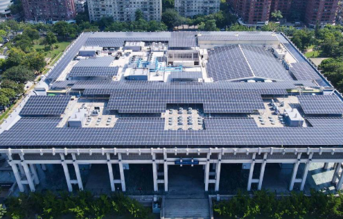高市推動光電屋頂結合老宅延壽計畫 打造安全、宜居且低碳的居住環境