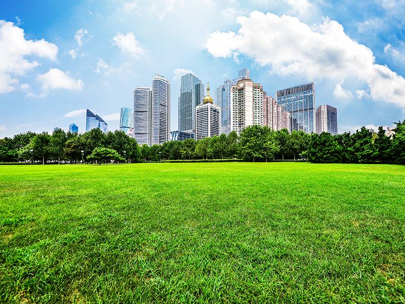  📈2025商用不動產交易熱潮解析：建商搶進、科技業助攻，下半年誰領風騷？ 