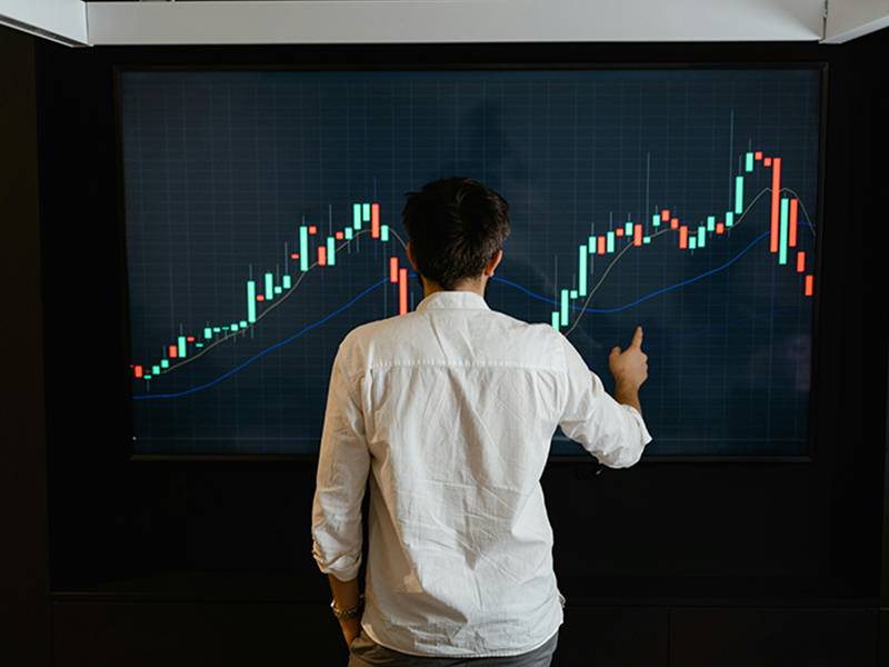 富豪錢動了 轉抱基金、海外債