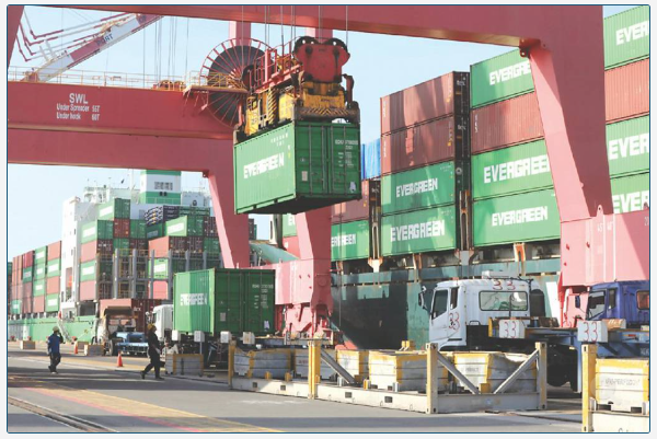 台灣關稅若降至15％ 高雄港今年貨櫃裝卸量將攀升