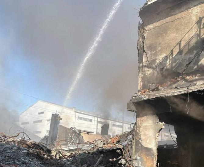 大發產業園區工廠大火延燒19小時 廠房幾乎付之一炬