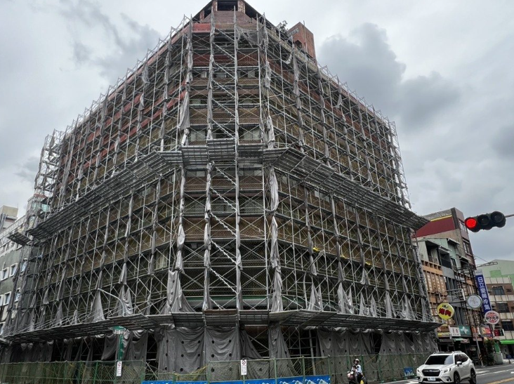 台南來亞大樓危樓遲未拆除 工務局：工法複雜正二次招標