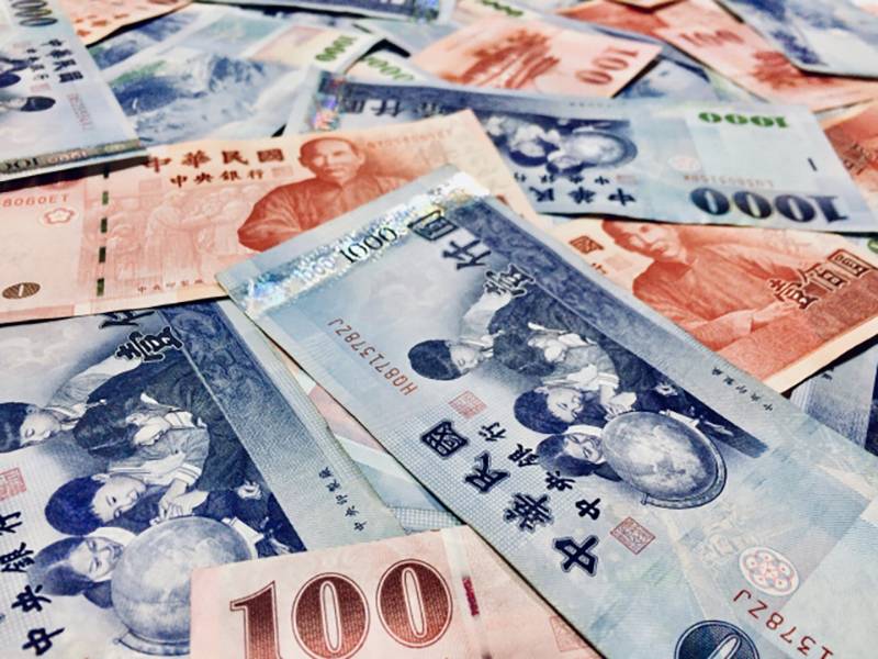 新台幣重貶1.05角 收31.58元