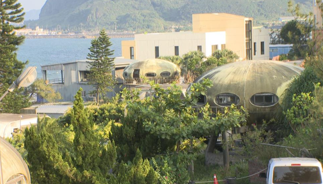  開價1680萬！萬里翡翠灣荒飛碟屋出售　附近住戶曝開發歷史 