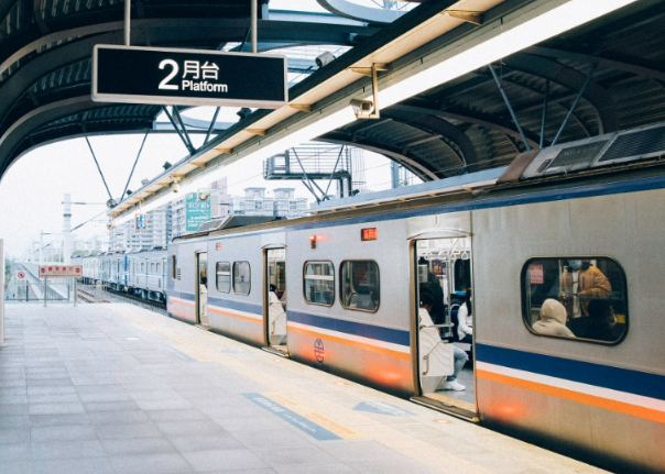 一條電線竟造成2萬分鐘的誤點，解析台鐵的孤島效應造成的誤點輪迴？