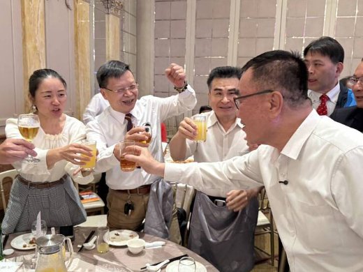 出席不動產仲介公會大會 李四川被讚是真正做事的人